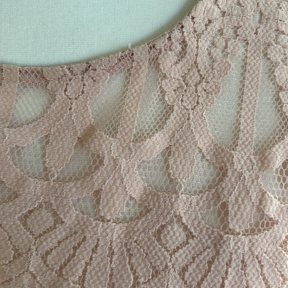 Buy2items get1free 3/$20items for$40. Peach lace round neck short sleeve top - Picture 4 of 8